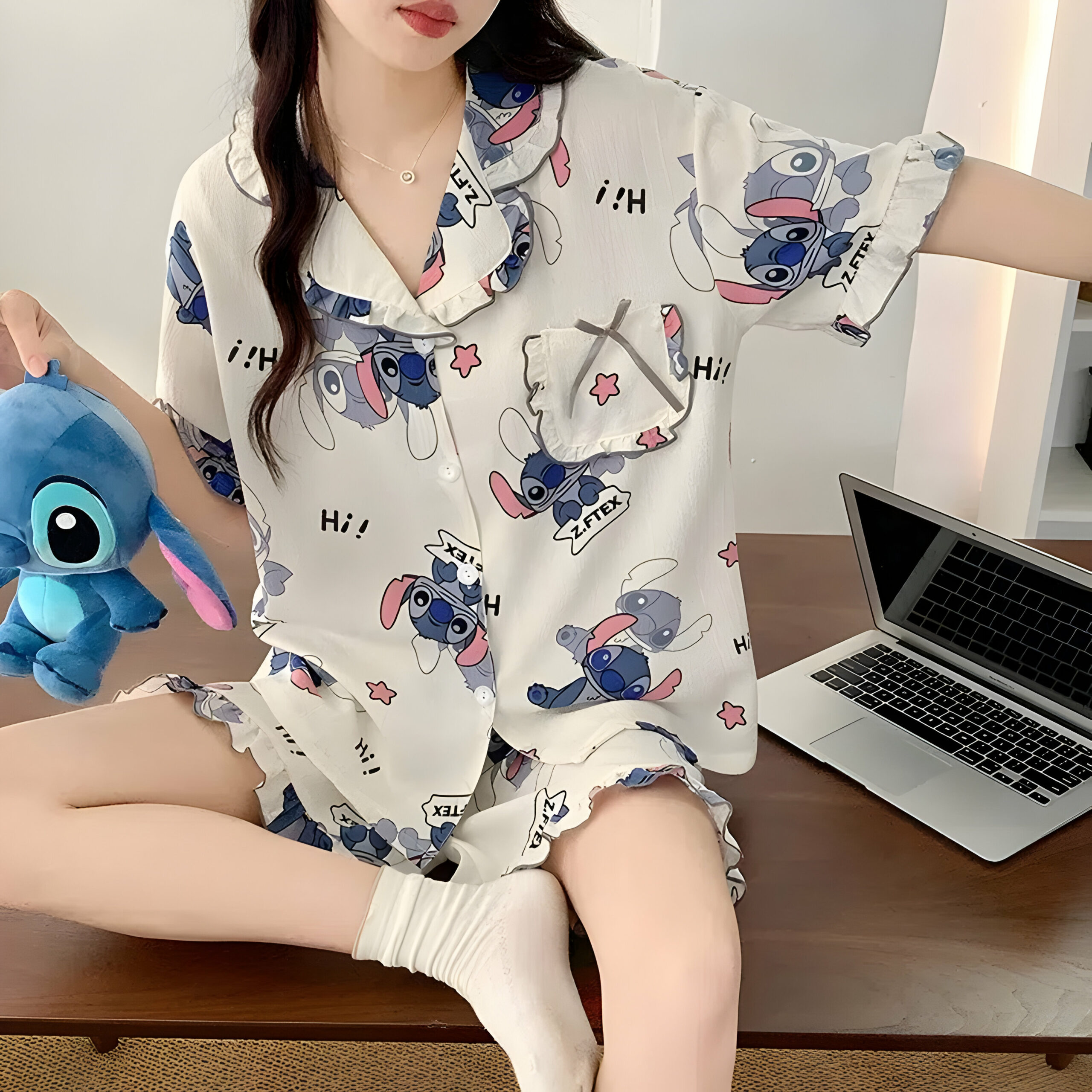 Pyjama Stitch Blanc Été - Haut Manches Courtes et Short Assorti – Image 3