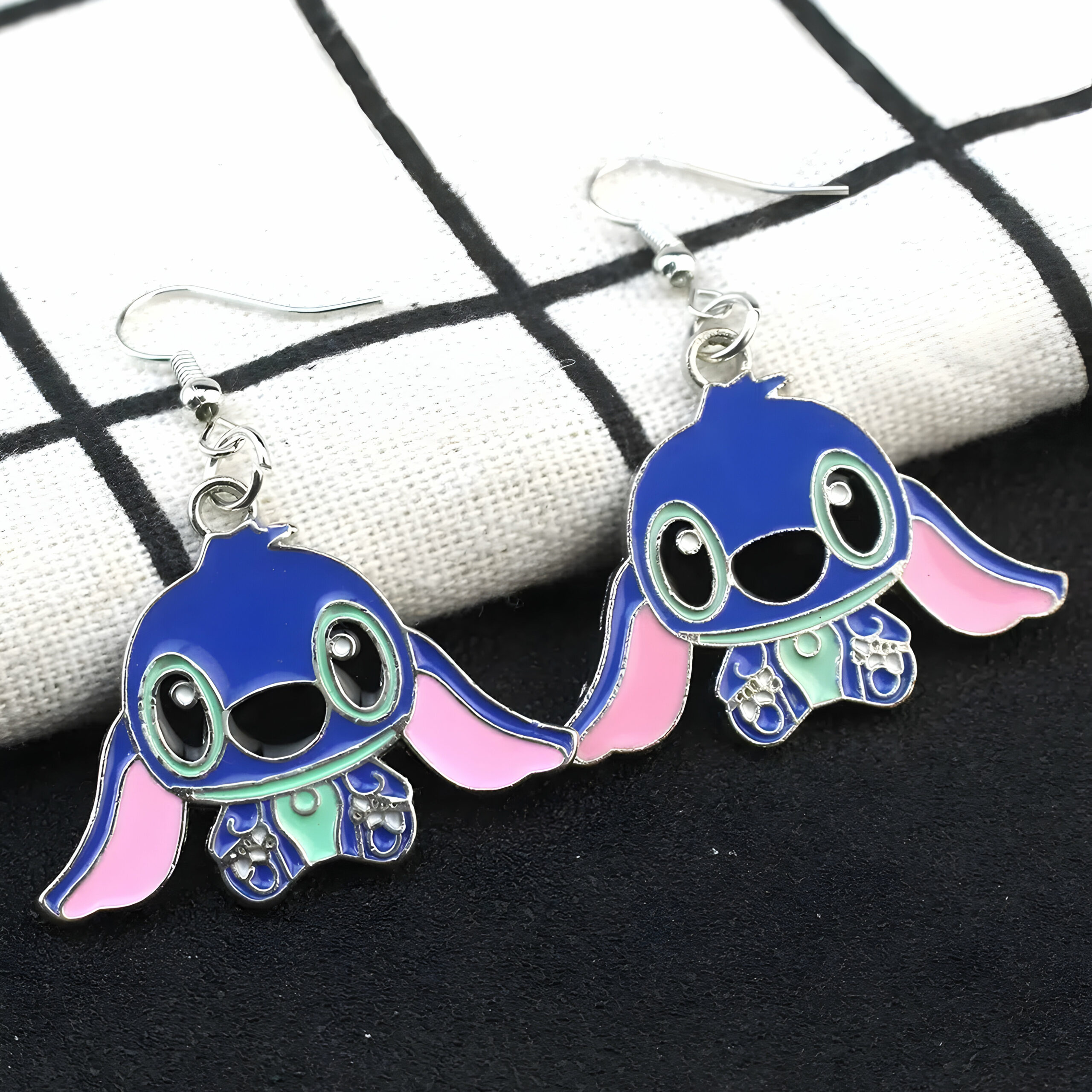 Boucles d’oreilles pendantes Stitch en alliage de zinc – Image 4