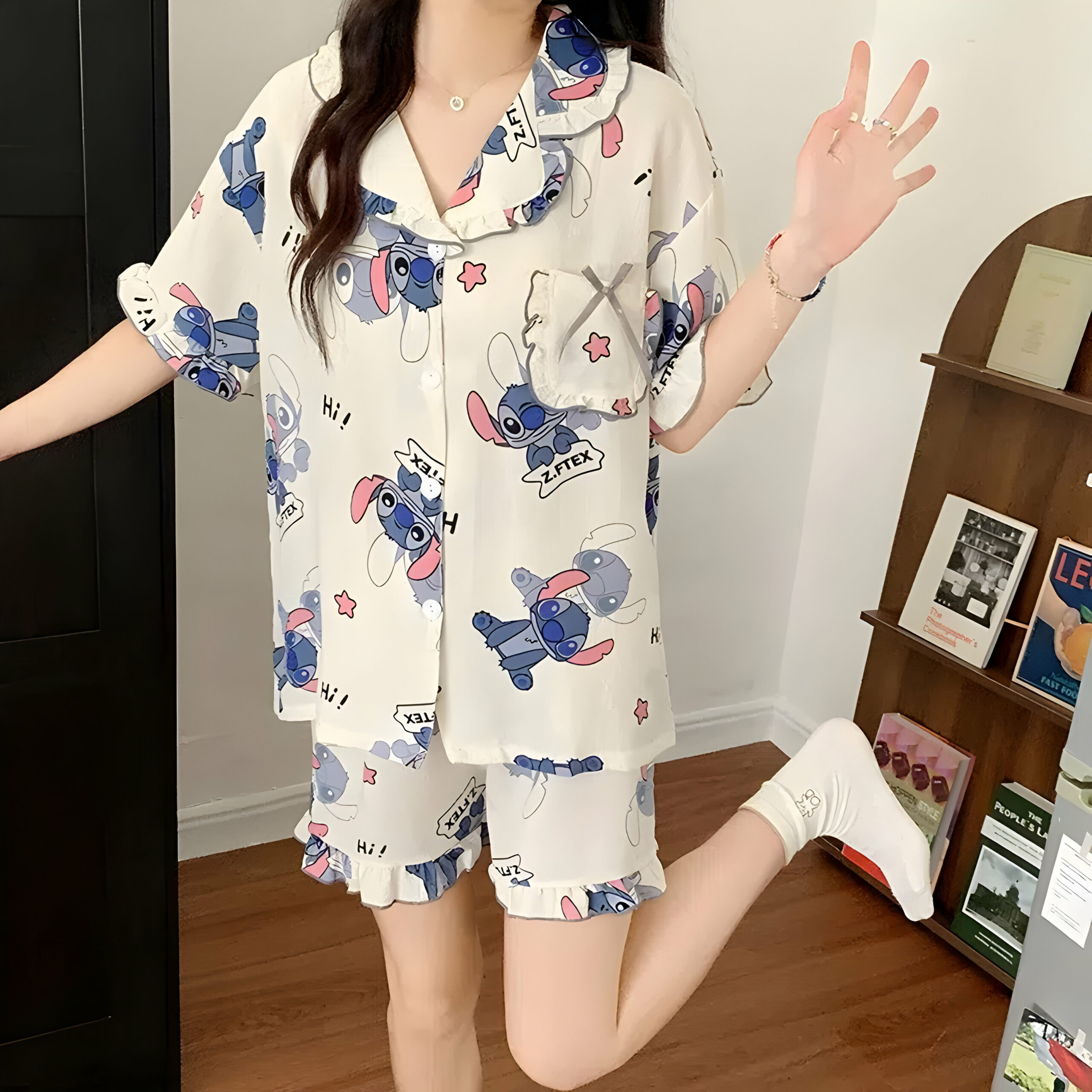 Pyjama Stitch Blanc Été - Haut Manches Courtes et Short Assorti – Image 2