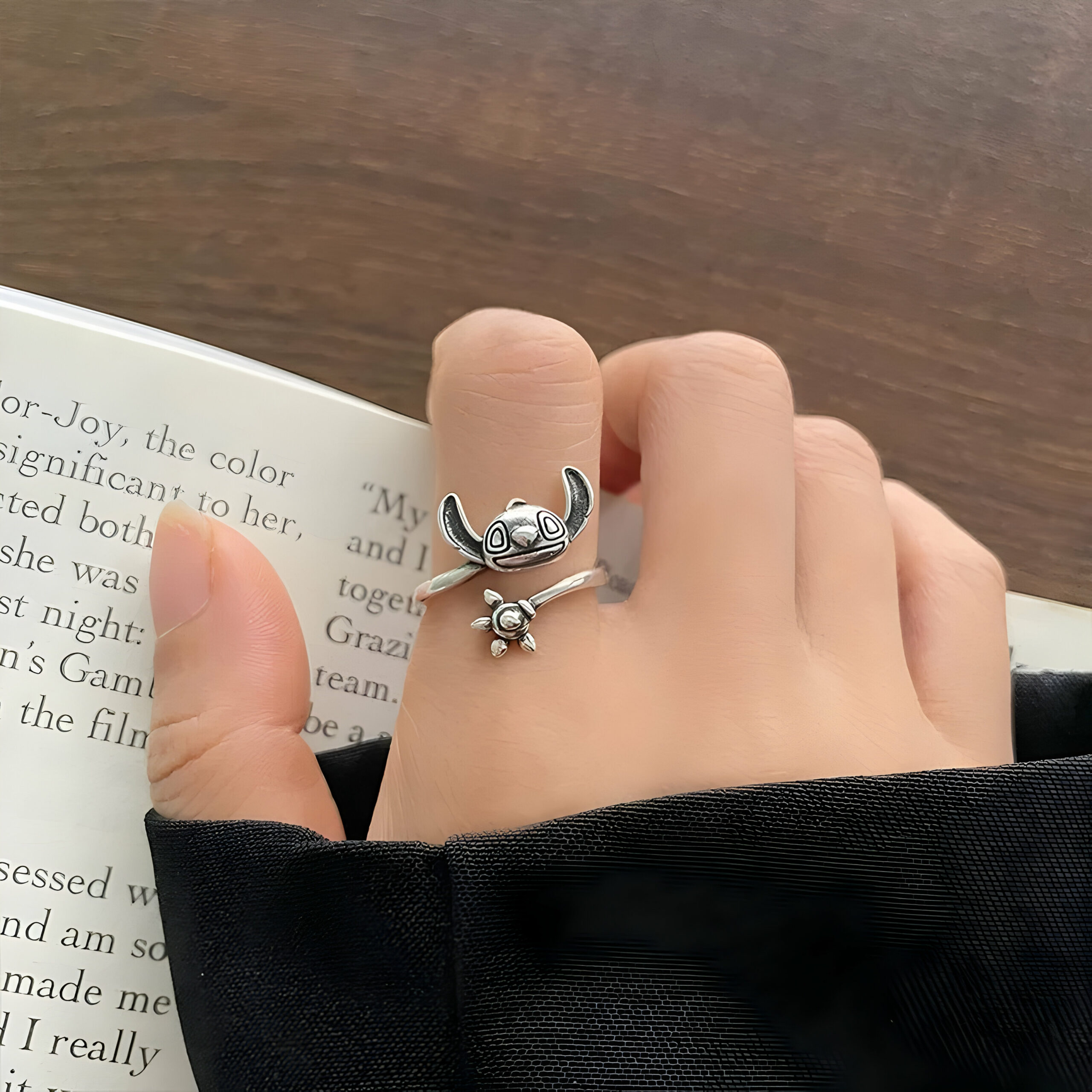 Bague Stitch argentée ajustable – Image 3